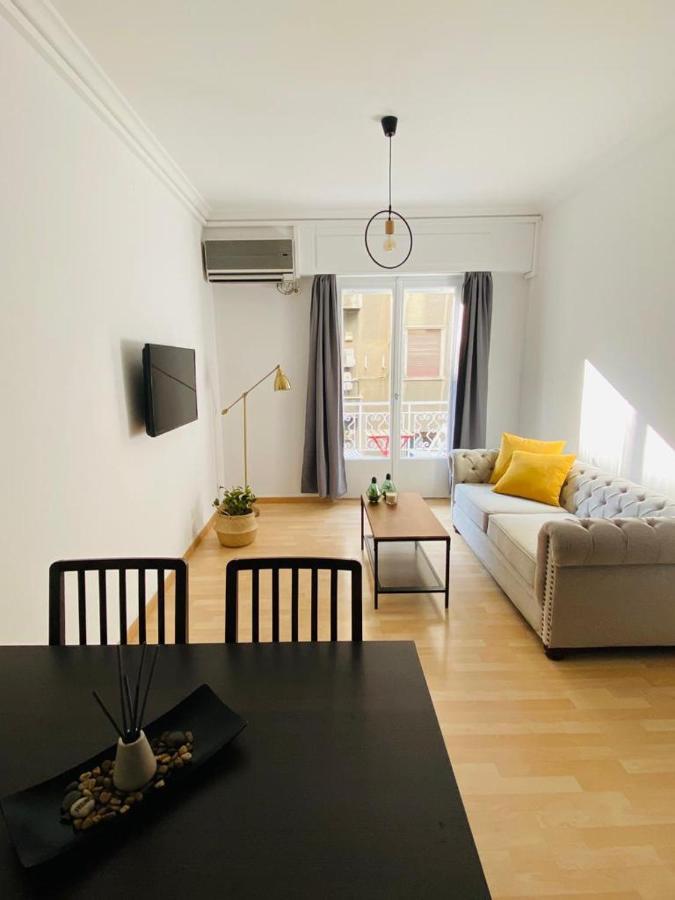 Lovely Apartment In The Heart Of アテネ エクステリア 写真